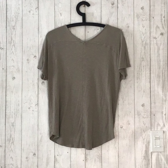 Women’s L Pink Rose Sage Green V Neck Top - Picture 2 of 3